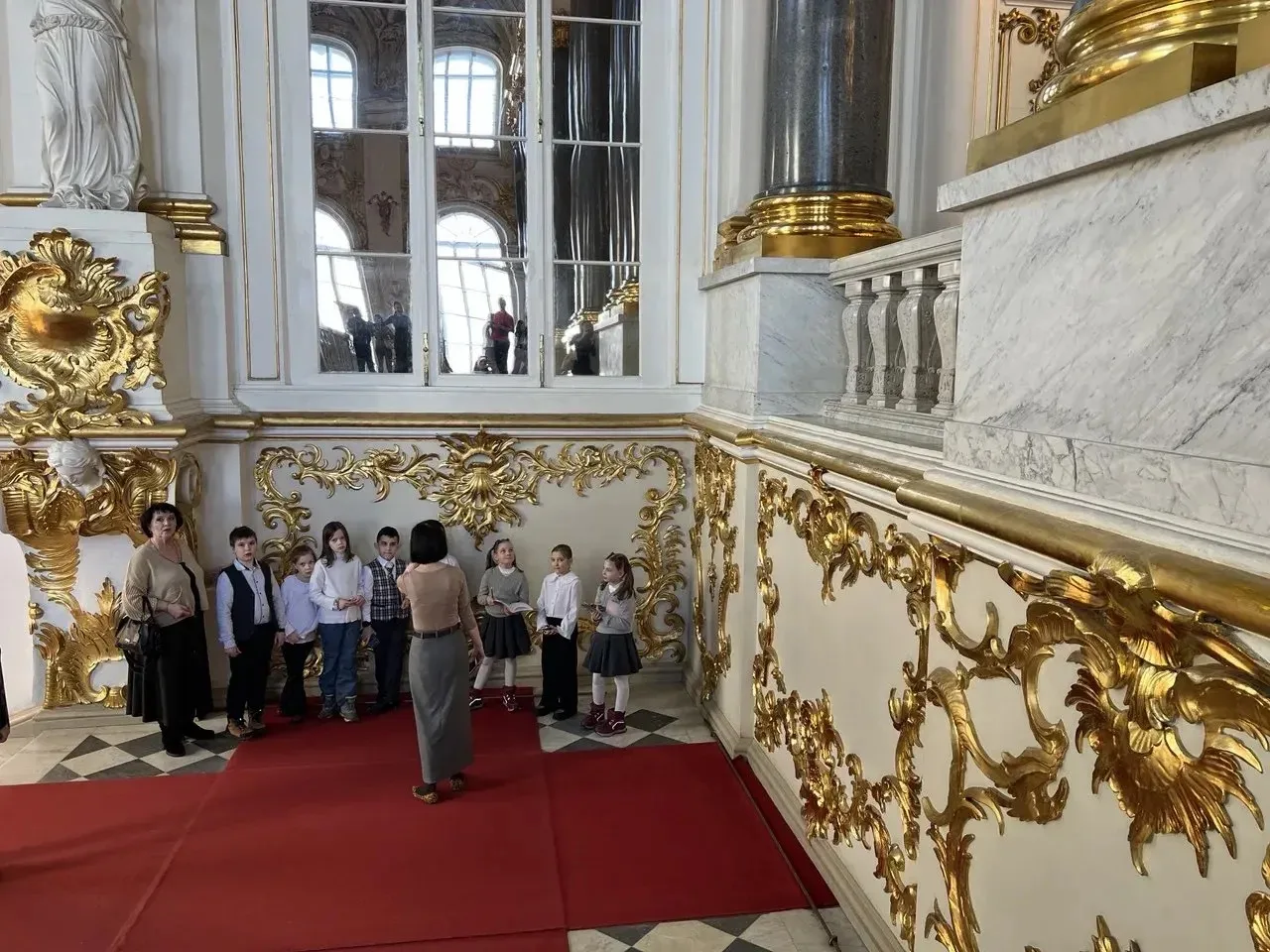 ✨2 "Б" класс снова совершил невероятное путешествие в мир искусства и истории – и это уже четвертый 