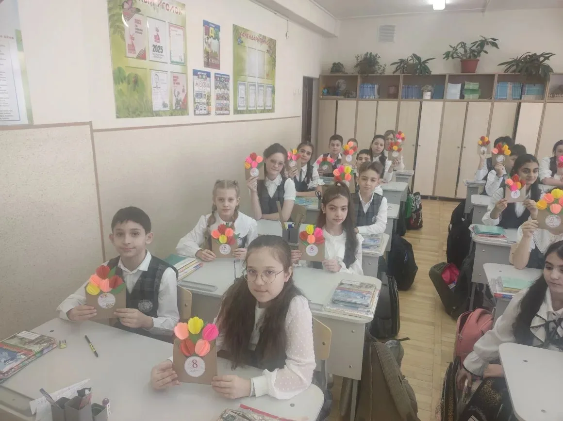 В нашей школе прошла незабываемая неделя, посвящённая прекрасному празднику 8 марта! С первого дня в