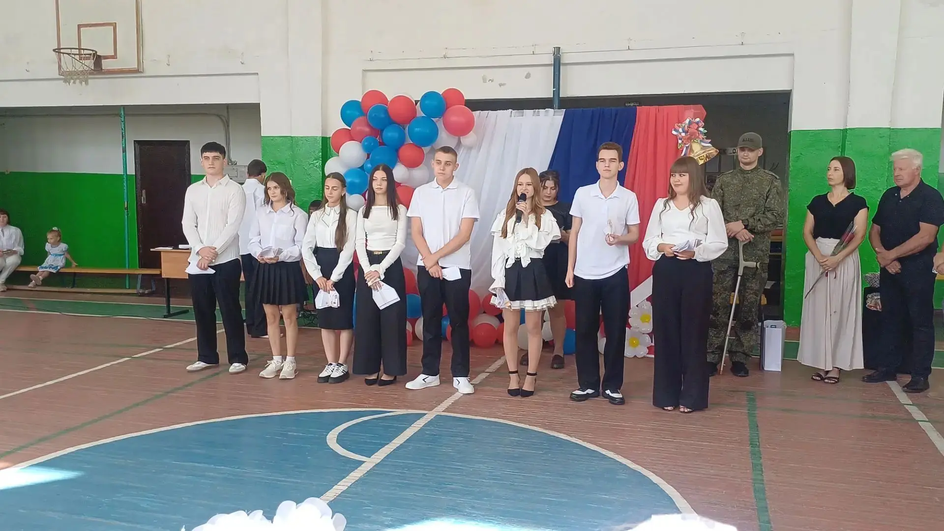 С Днем знаний! В нашей школе прозвенел первый звонок! 🎊🎊🎊Сегодня особенный день — шк...
