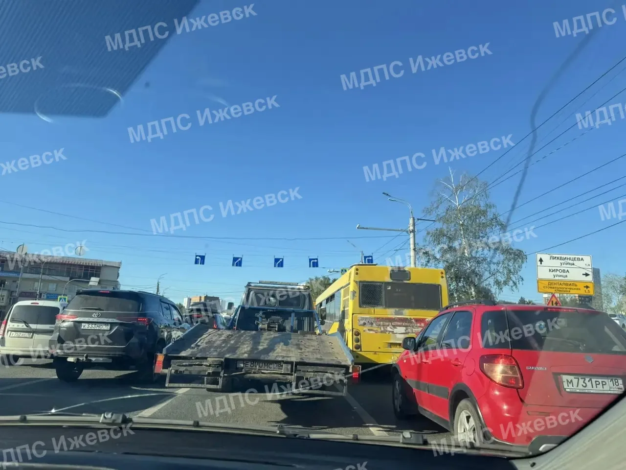 Хочется обратить внимание на Удмуртскую на перекраске с Кирова, по направлению в центр....
