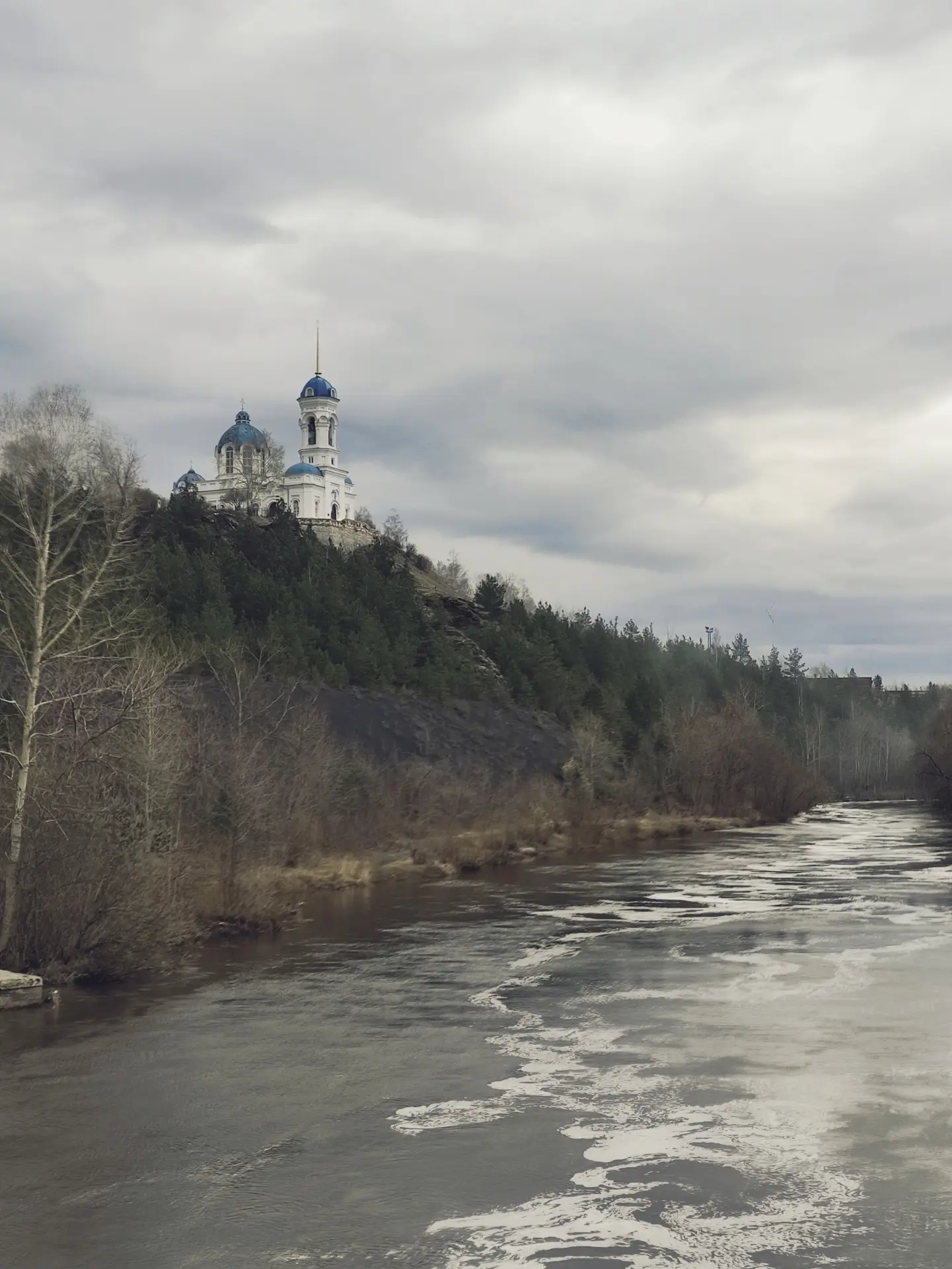 Главный архитектурный символ города Реж – каменная Иоанно-Предтеченская церковь на Орло...