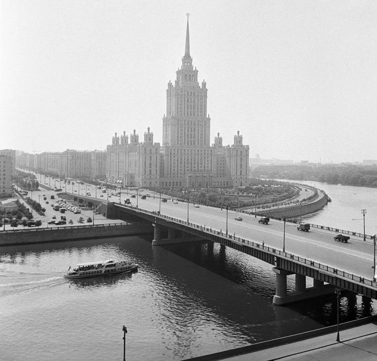 Сталинский ампир над рекой: как у изгиба Москвы-реки вырос последний исполин эпохи 🏢🌊