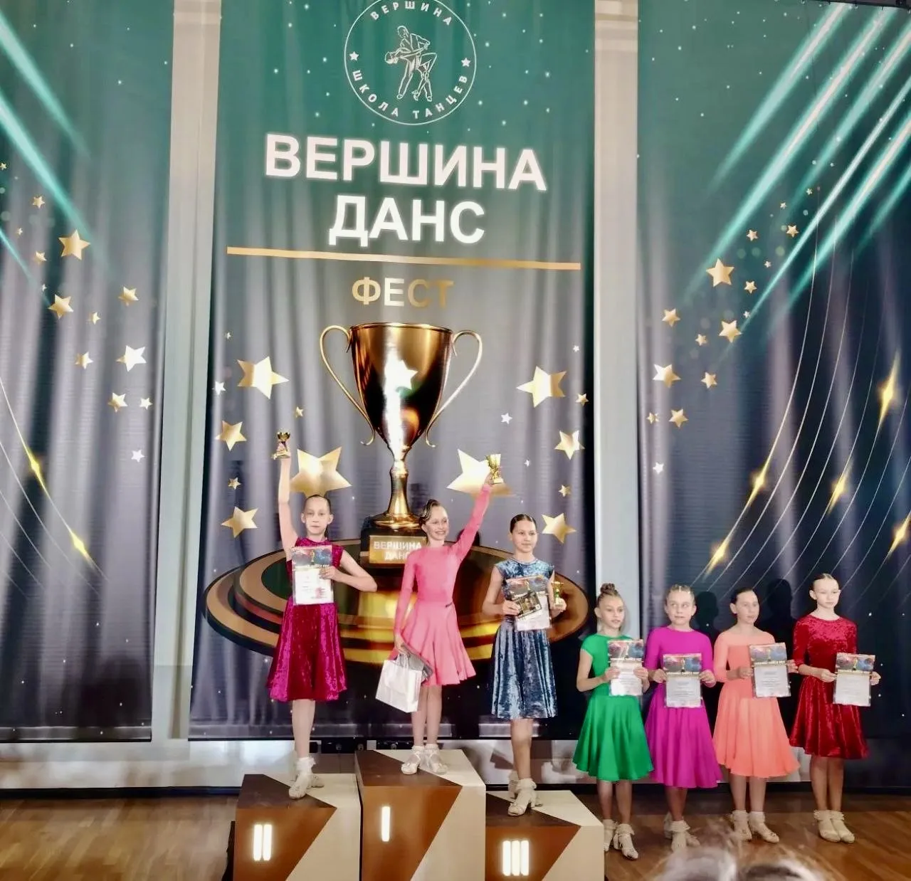 ✨  «Вершина Данс»🕺💃   Танец — это не только техника и движения. Это смелость выйти на паркет, справи