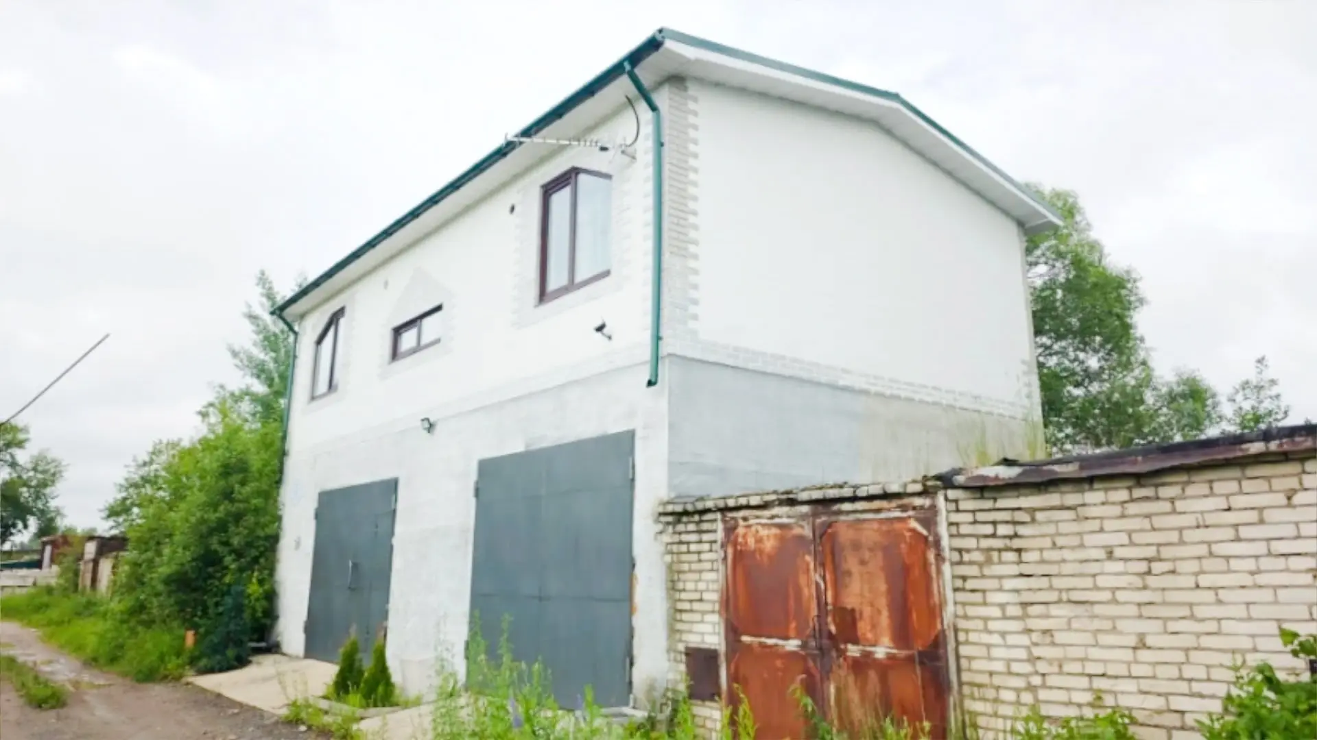 🏡 Дом-гараж 120 м² на берегу Волхова: свой пирс, теплый пол и готовый ремонт!