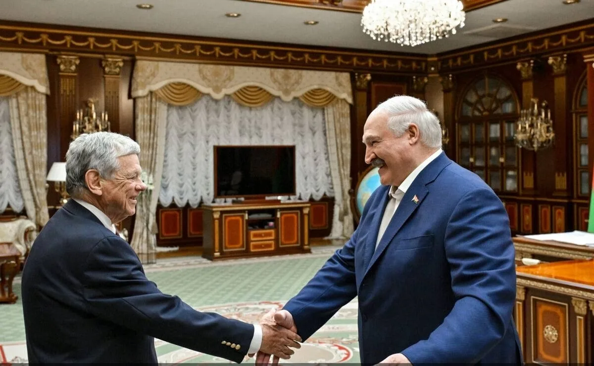 🇺🇸🙎‍♂️ Спецпосланник Трампа наладил контакт с Лукашенко через водку, анекдоты и сове...