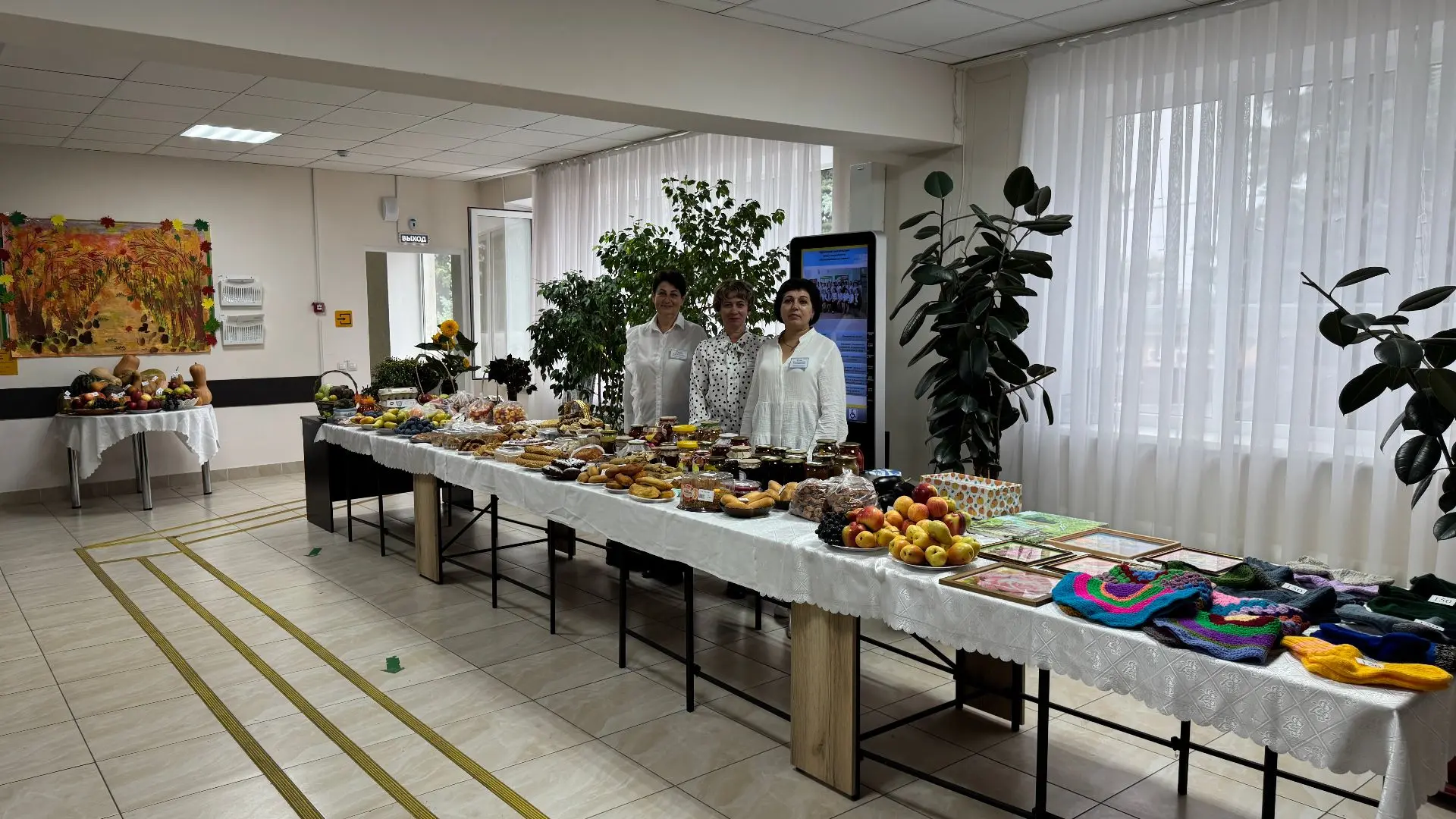 🍂 Благотворительная ярмарка и День открытых дверей в Труновском комплексном центре соц...