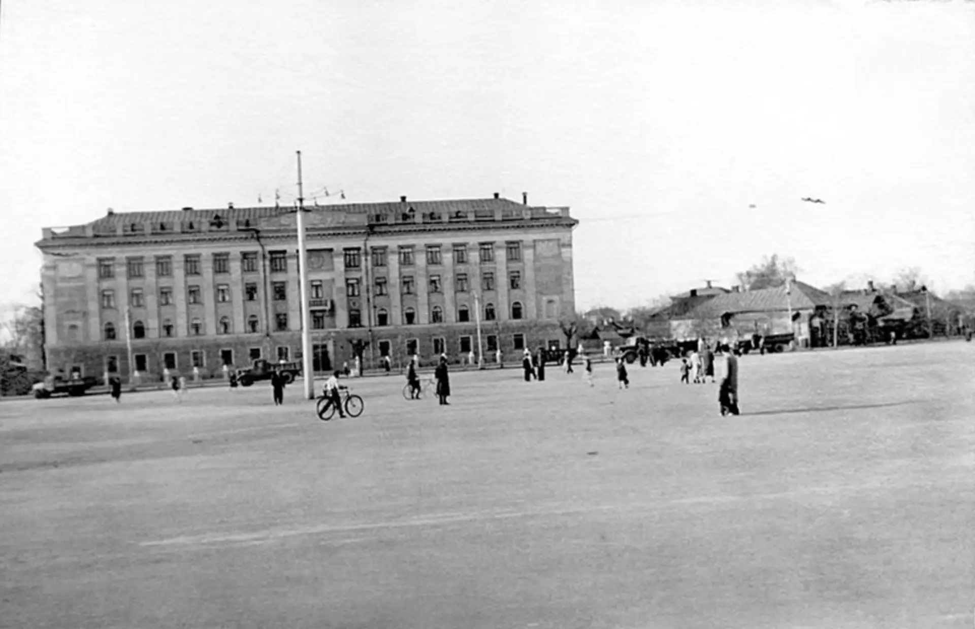 Площадь Мичурина, 1961 год.

📍 Рязань
👉 Подписаться
🔥 Рязань ЧП