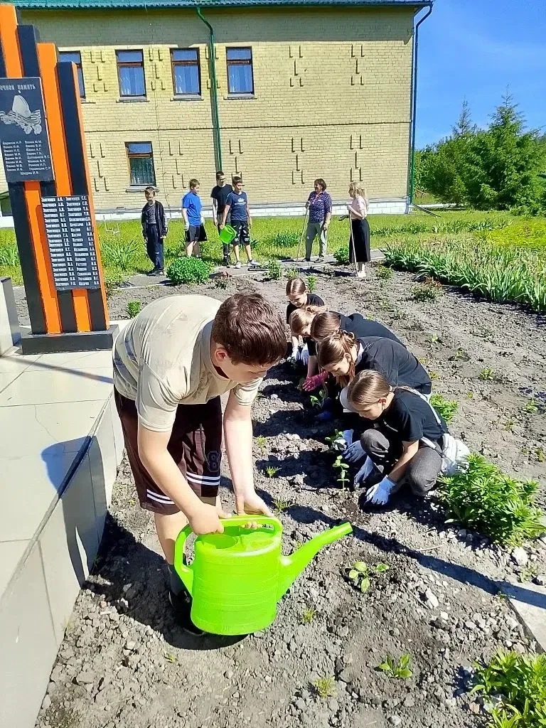 💪ЛЕТНЯЯ ТРУДОВАЯ ПРАКТИКА🌿

🔆С наступлением лета,  ученики 5 - 8 и 10 классов нашей школы приступ