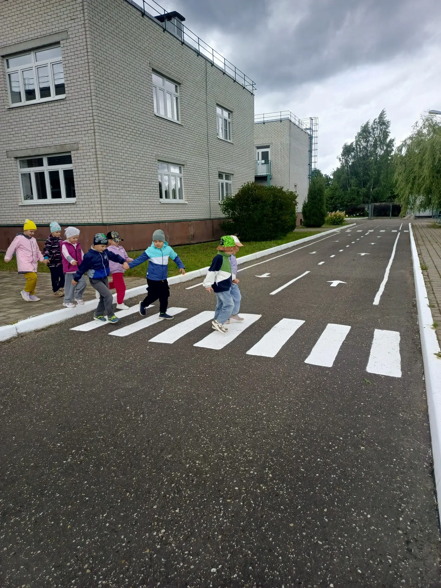 В группе "Пчёлка" была проведена беседа "Безопасная дорога для пешеходов".

Основной целью проведени