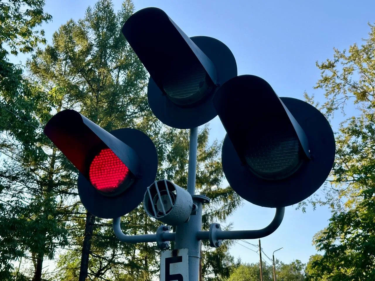 🚧 Закрыли ж/д переезд в Биробиджане