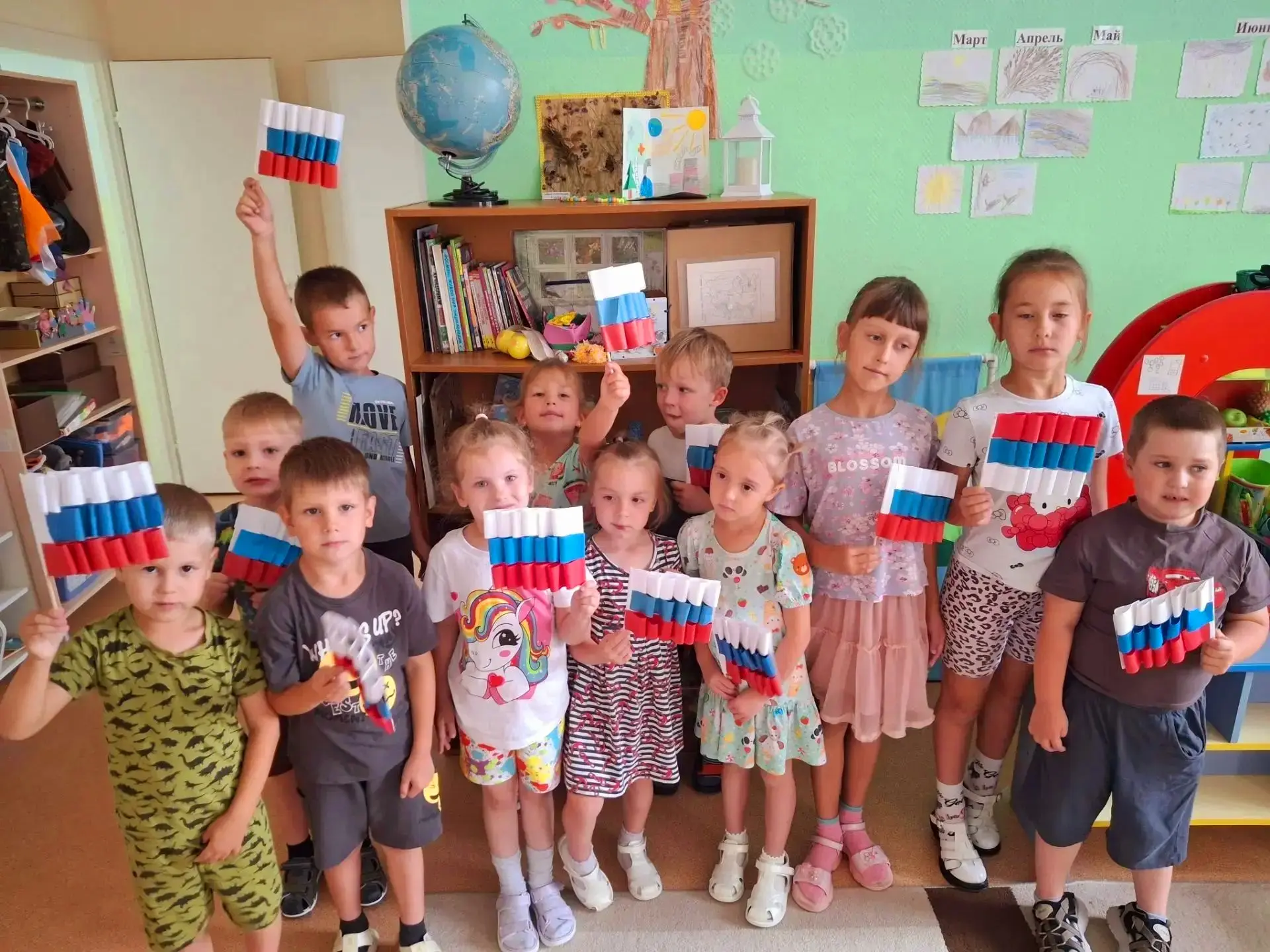 День Российского флага: праздник знаний и творчества в нашей группе! 🎉