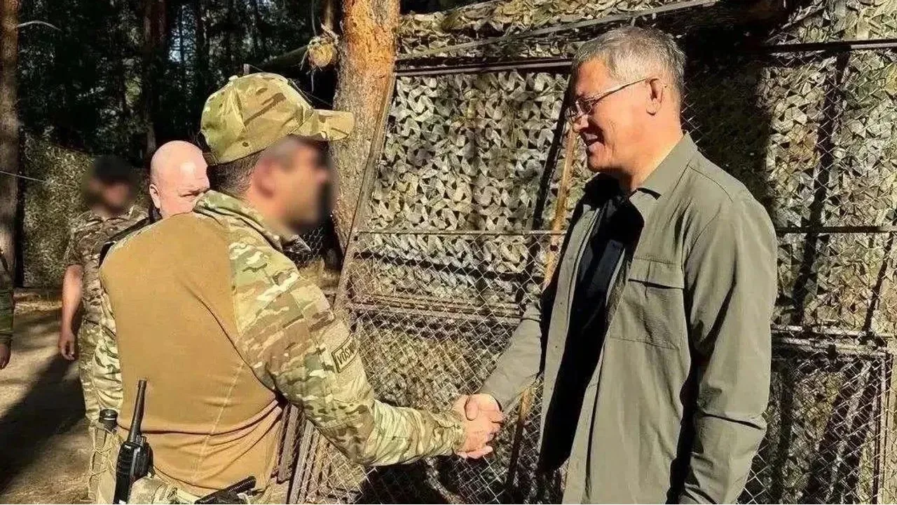 Командиру полка «Башкортостан» с позывным «Восход» присвоили звание Героя ЛНР

Командиру мотострелко