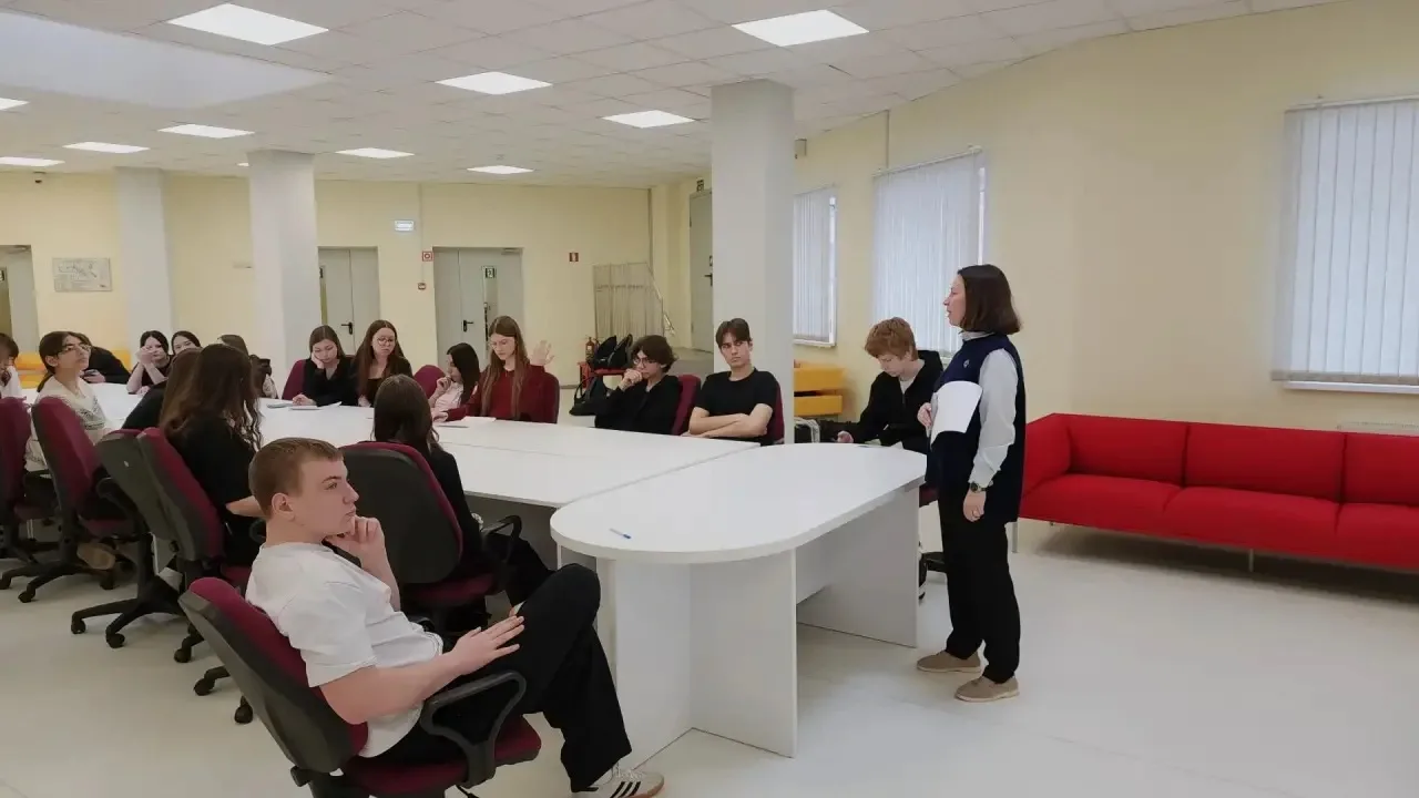 На днях наши девятиклассники превратились в настоящих исследователей. Две команды сразились в захват