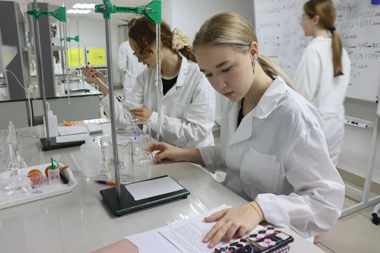 Преподаватели кафедры географии, биологии и химии факультета естественного и математического образов
