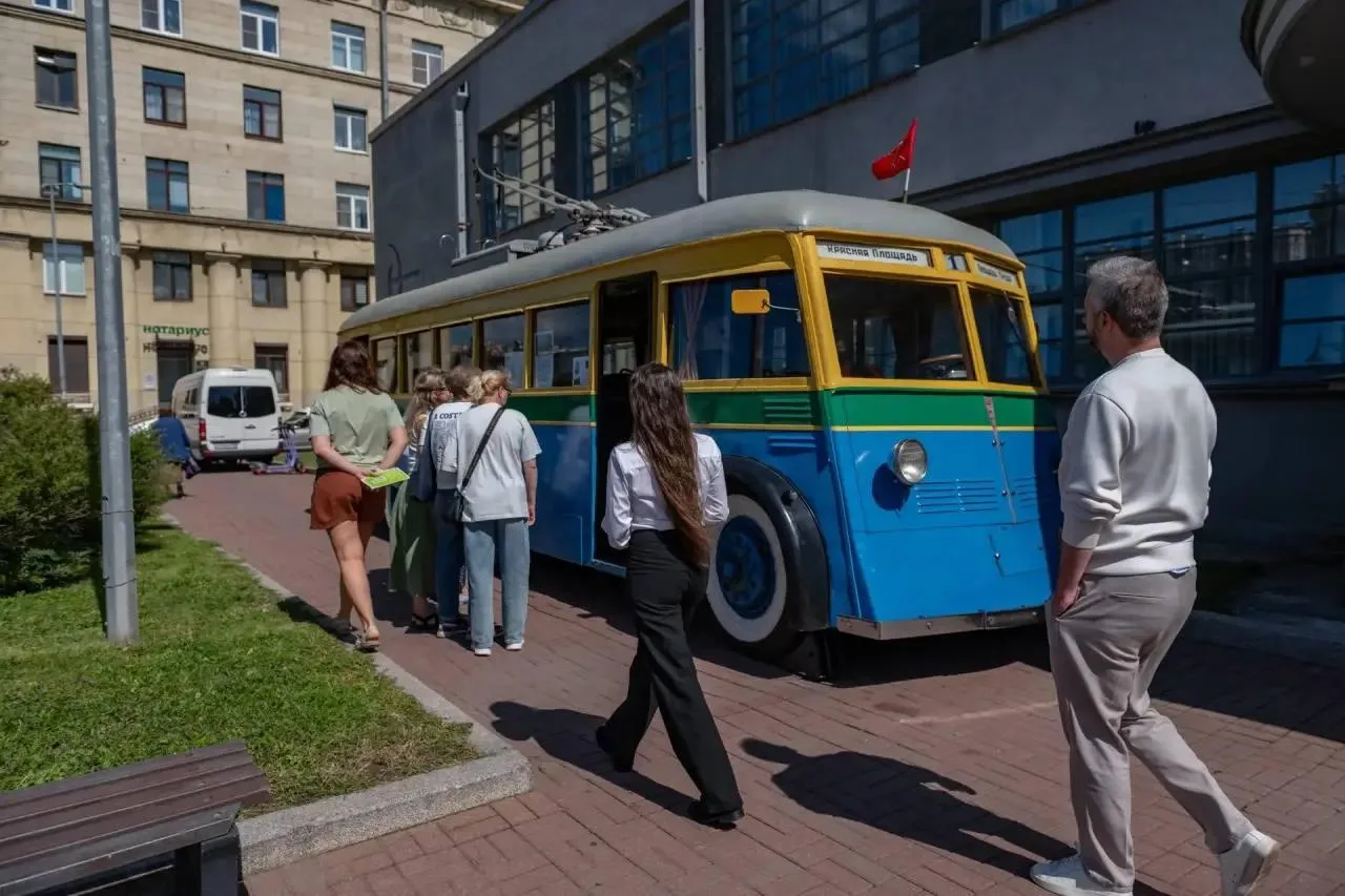 Ретротроллейбус ЯТБ-1 стал гостем выставки «Родной район»

Машина 1936 года выпуска приняла участие 