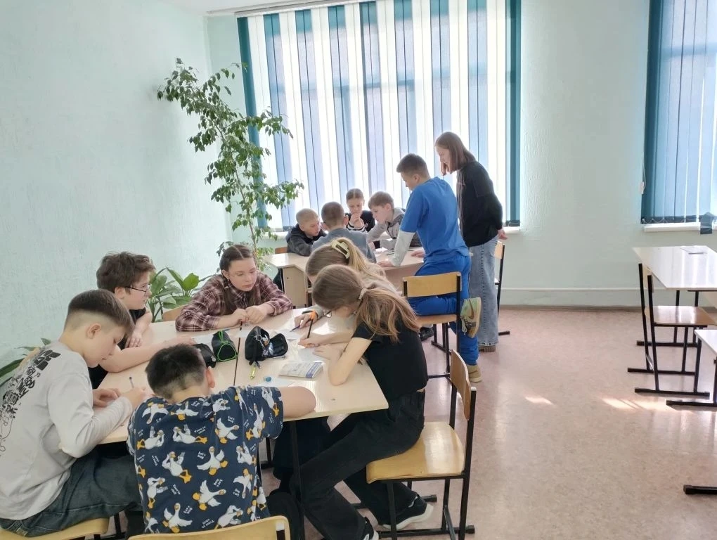 Математический праздник в МБОУ "СОШ №118"  22 марта команда фестиваля «Это математика», при содейств