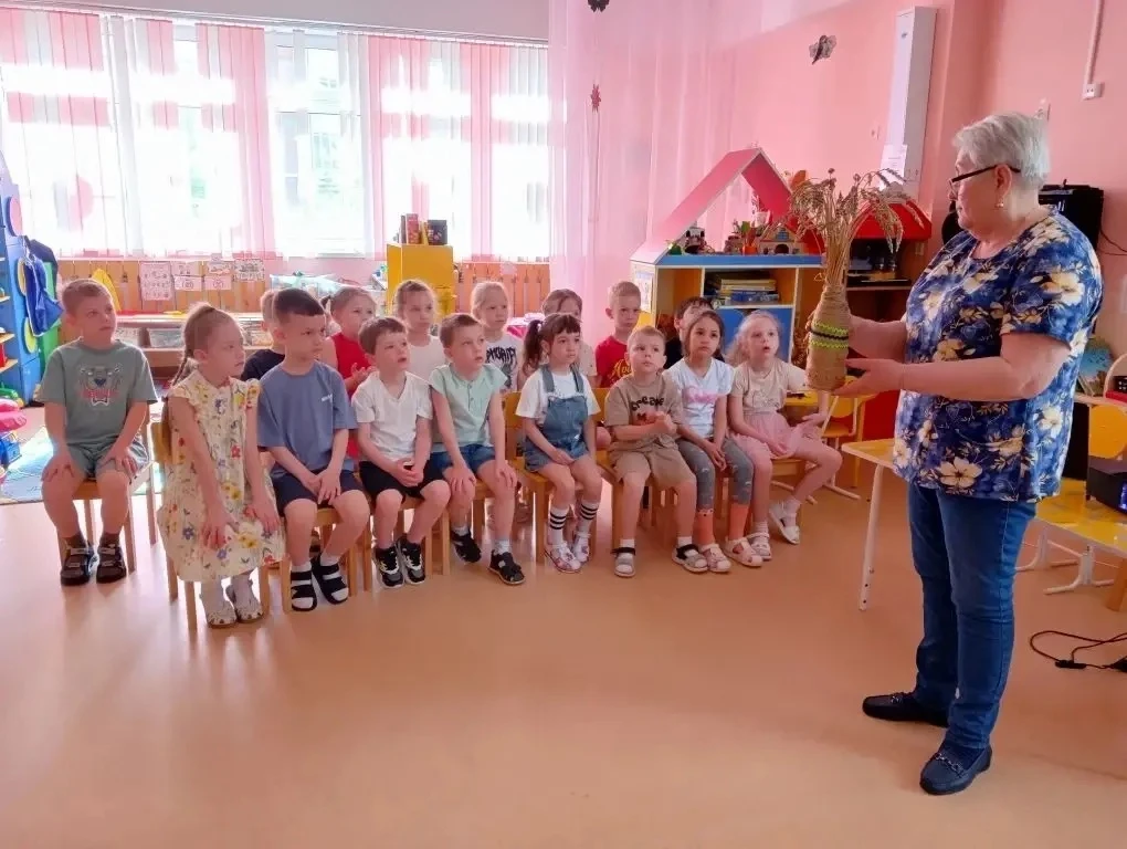 На этой неделе в группе "Росинка" прошла акция: "Хлеб-всему голова!".
Цель этой акции: закрепление з