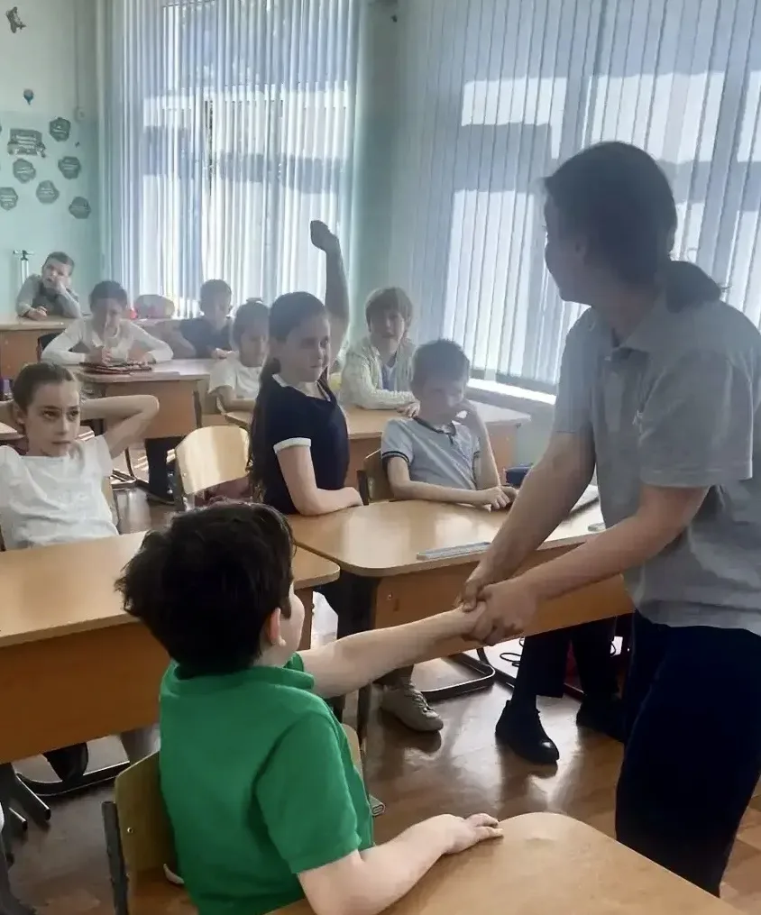 ПОЛЕЗНЫЕ ВСТРЕЧИ  📍Ребята из учебного корпуса на #Алтуфьевскоешоссе94 встретились с волонтёром поиск