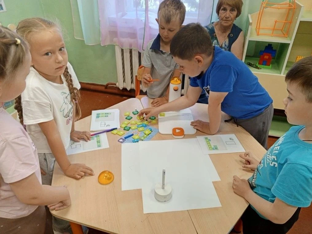 В школе «ИнноКидс» состоялся 5-й инженерный урок для дошкольников.
Занятия прошли в два потока: 27 м