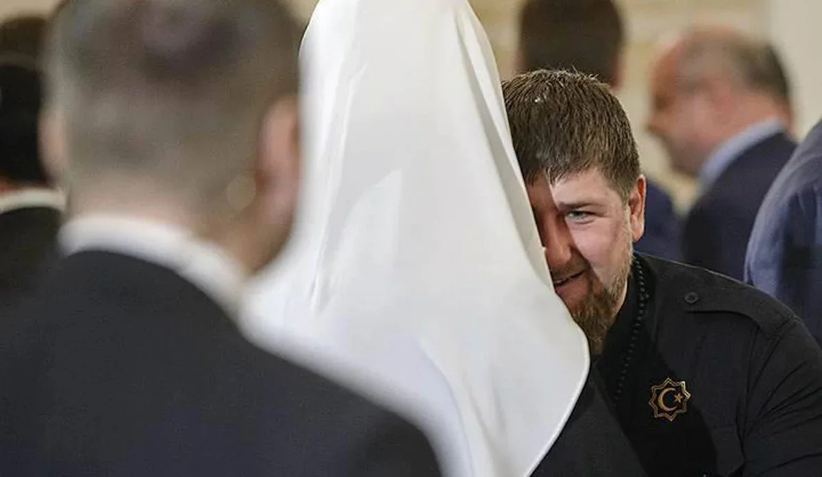 Патриарх Кирилл наградил Кадырова орденом Славы и чести I степени к 50-летию