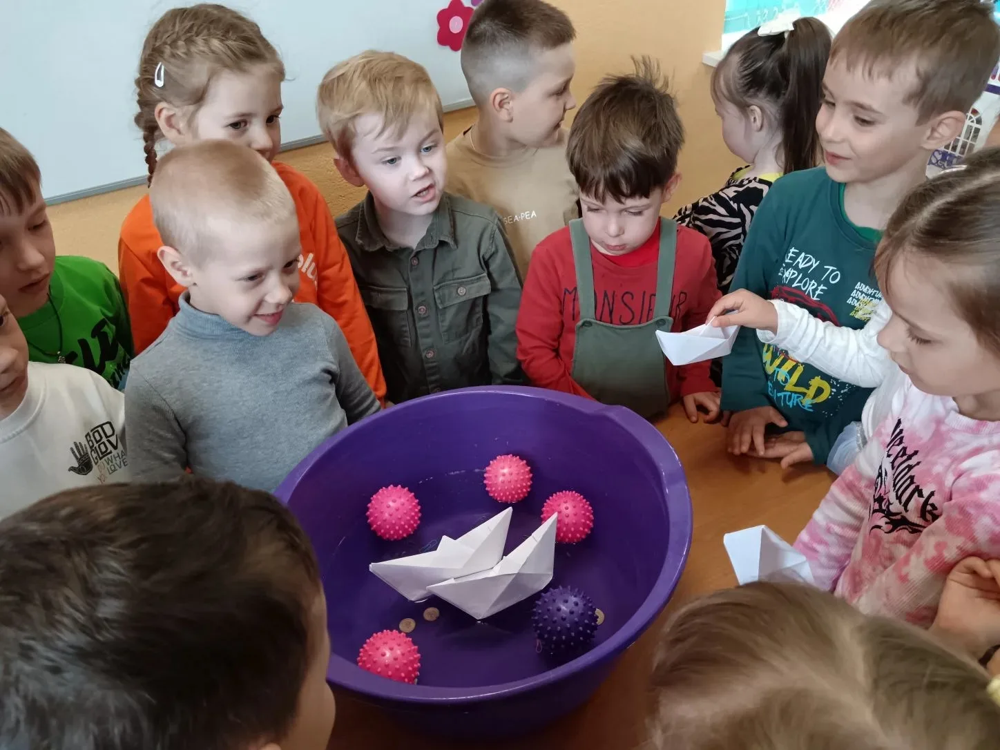 Опытно-экспериментальная деятельность «Тонет — не тонет»💦