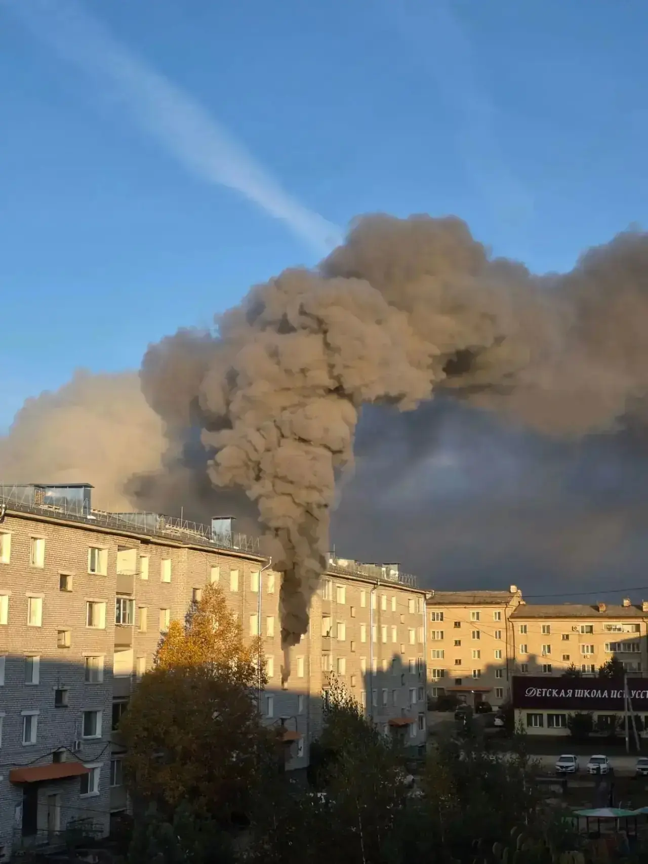 Сегодня в посёлке Магдагачи произошёл серьёзный пожар в многоквартирном доме №39, распо...
