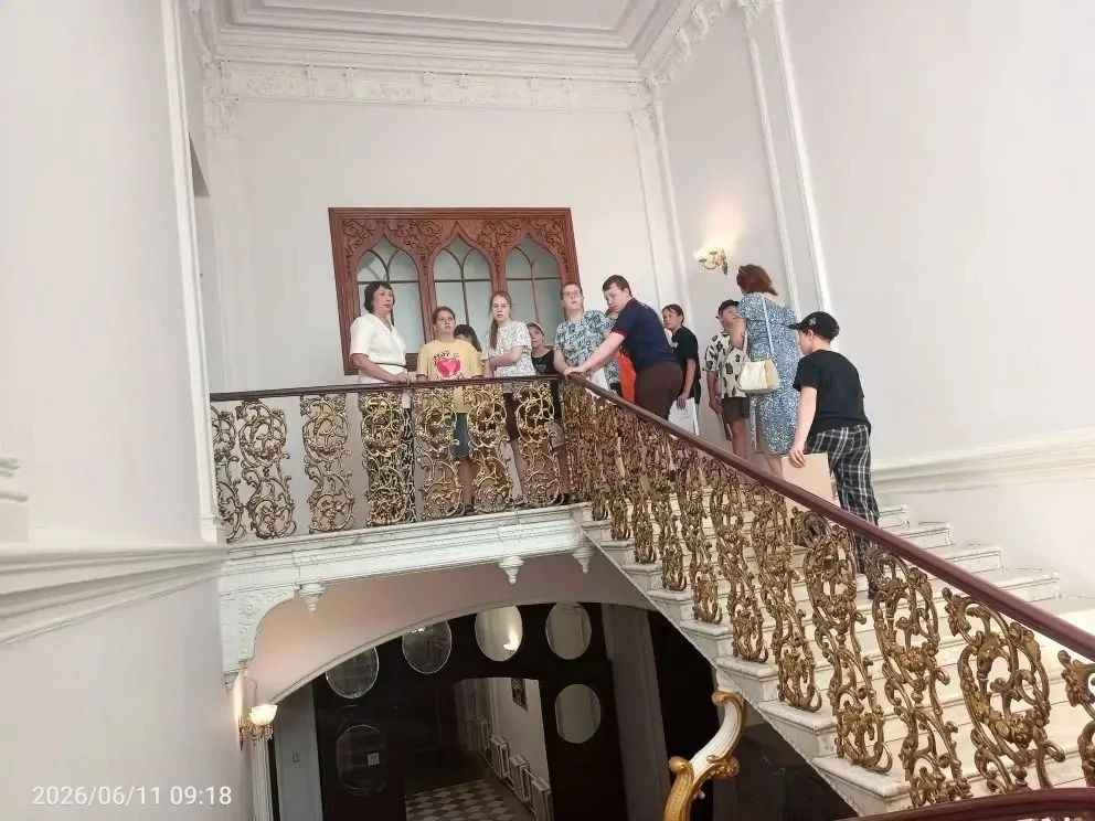 🏡Сегодня ребята из лагеря дневного пребывания посетили особняк купца А.П.Жданова, где ...