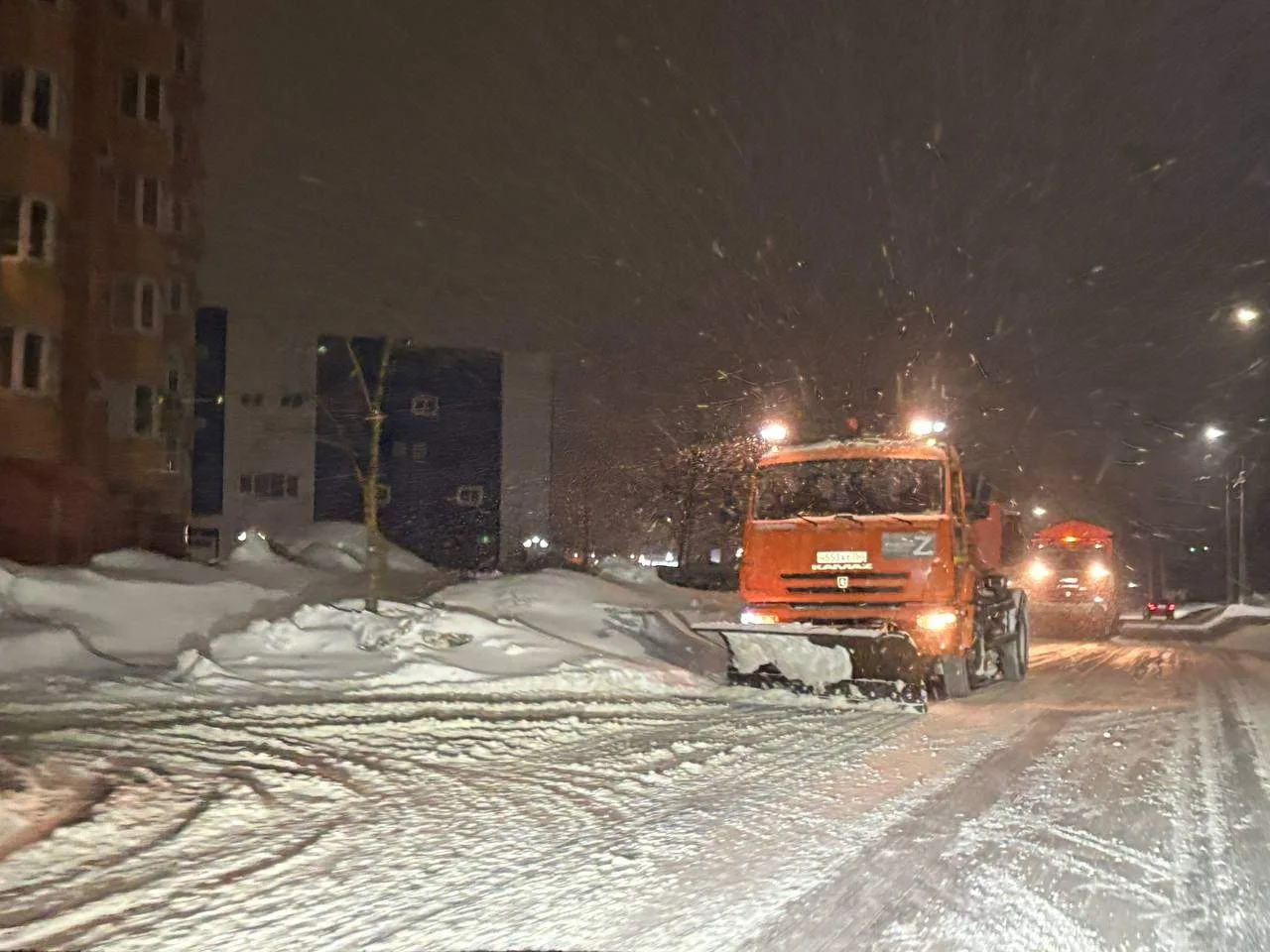 Очередной циклон заставил поработать в усиленном режиме   🚜 На уборке снега техника и сотрудники дор