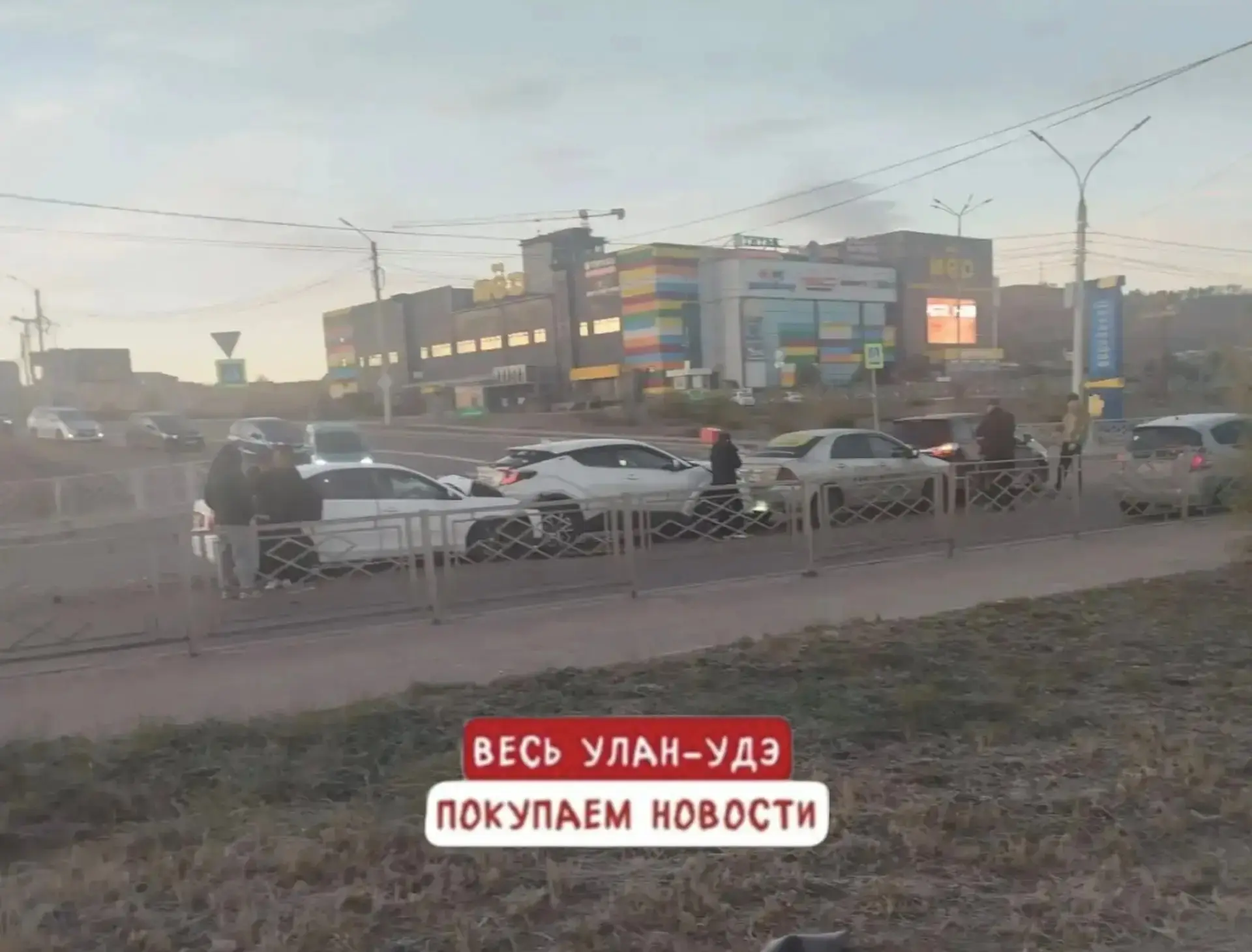 🚗 4 авто столкнулись около ТЦ «Мёд»