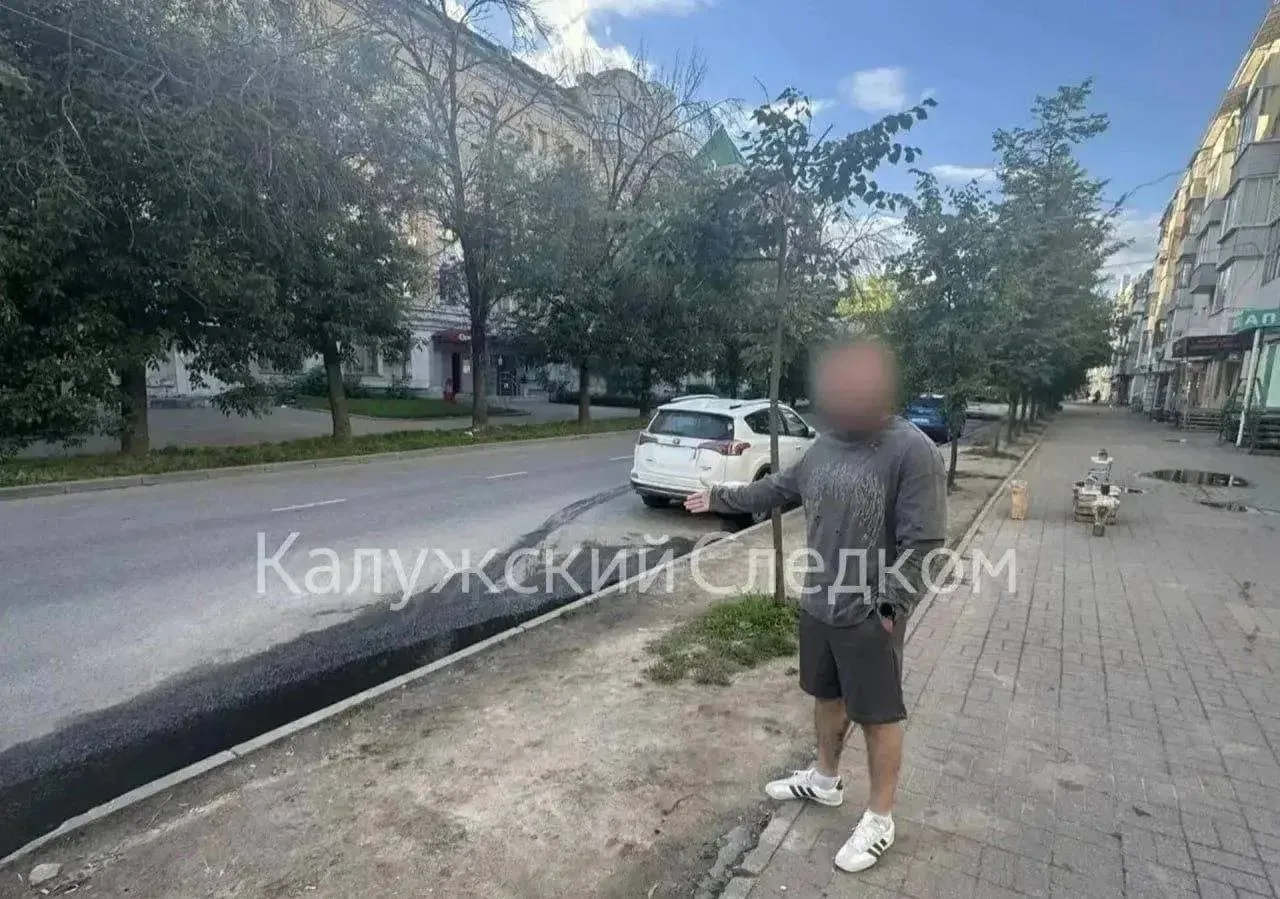 Мужчина из мести расклеил на автомобиле бывшей девушки ее интимные фото