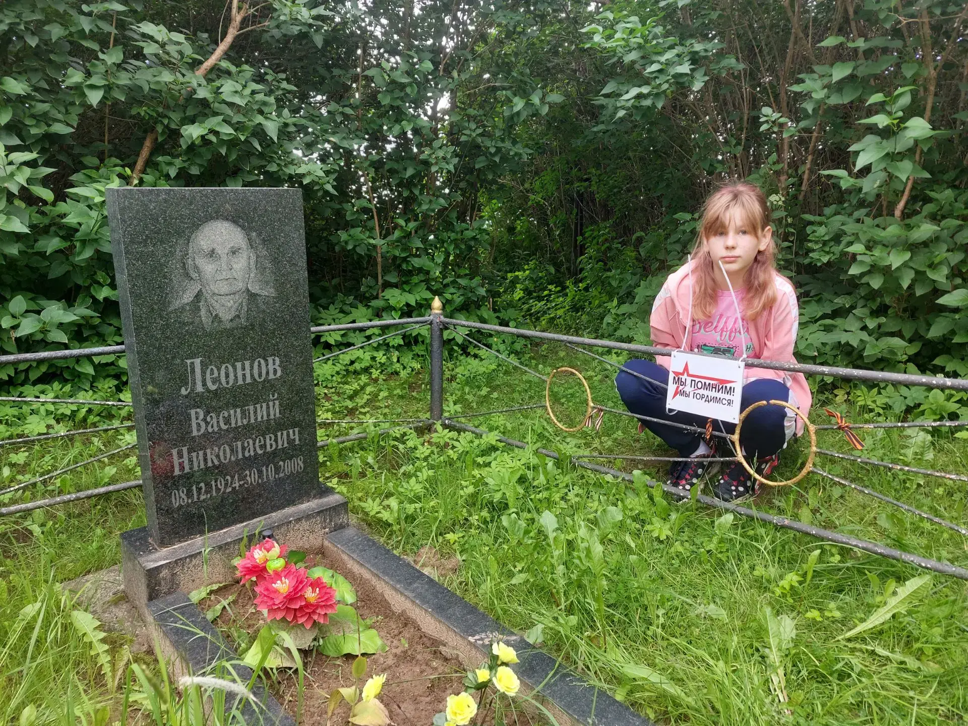 В рамках акции "Мы помним": юнармейцы продолжают  устанавливать памятные таблички на могилах ветеран