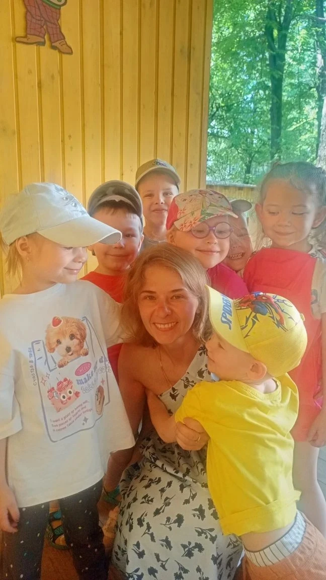 В рамках летне-оздоровительного периода в средней группе "Гномики" прошла игра-знакомство "Весёлые э