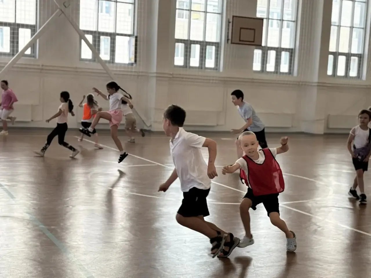 🏃‍♂️ Сегодня в нашем лагере прошли весёлые старты «Россия в движении», приуроченные ко...