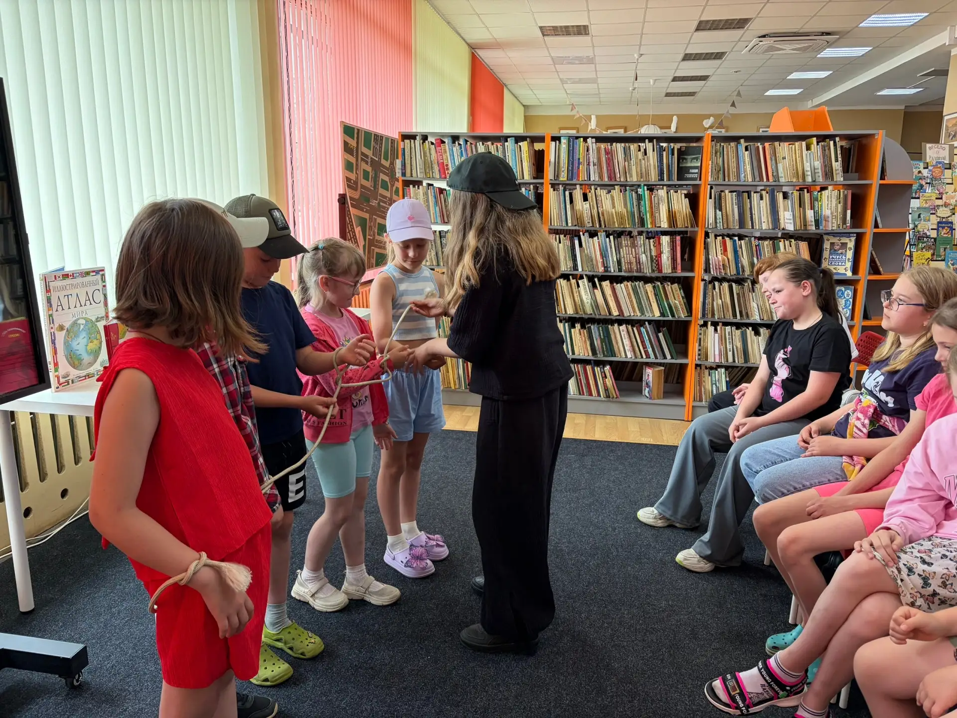 🌞📚 Лето в самом разгаре, а наша библиотека продолжает дарить ребятам новые знания, яркие впечатлен