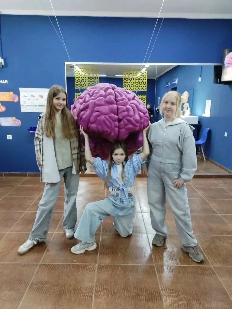 В мире науки и возможностей мозга!🧠  Ребята 4 «В» класса посетили интерактивный музей «Тайна мозга» 