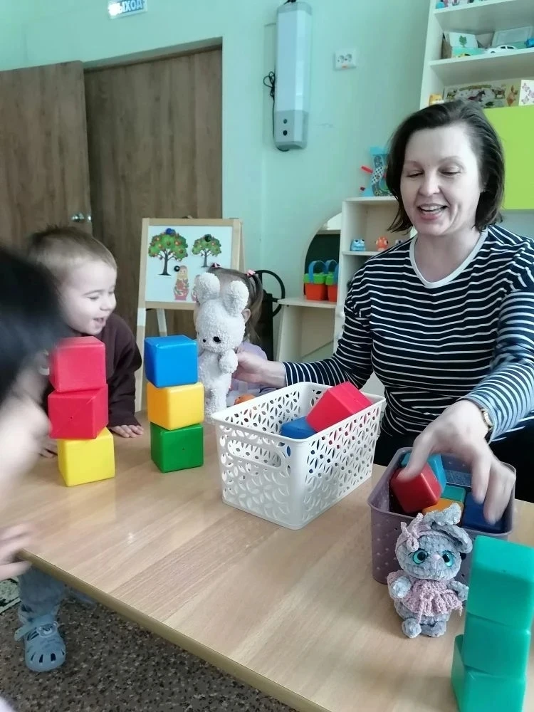 В День открытых дверей родители 1 младшей группы 1  посетили занятие по сенсорному разв...