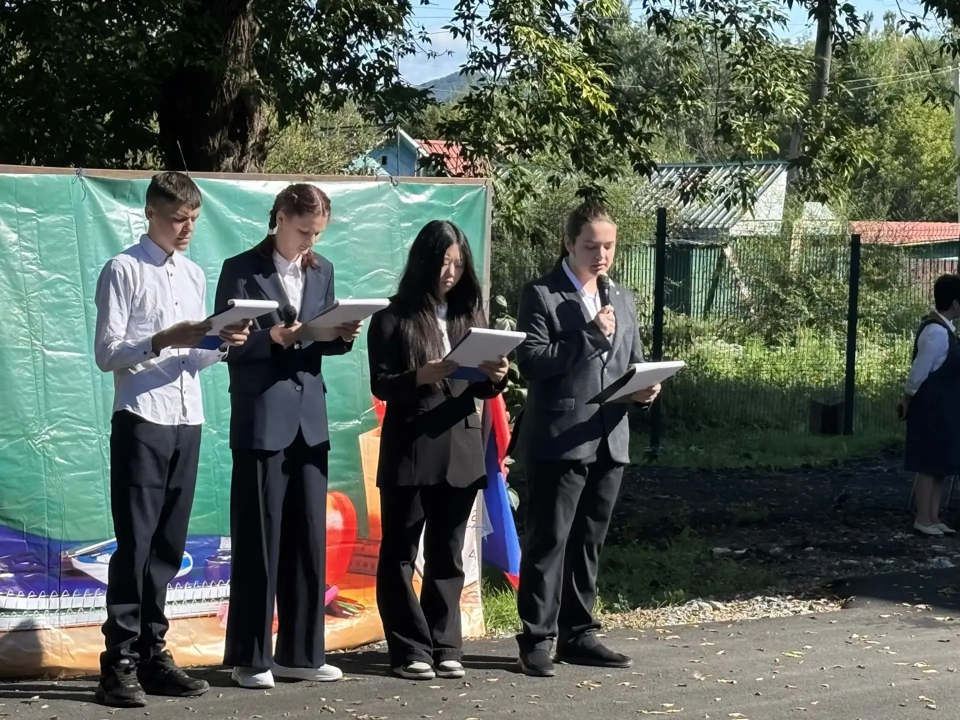 3 сентября в корпусе1 МБОУ ЦО "Сапсан" состоялся памятный Митинг, посвящённый Дню оконч...