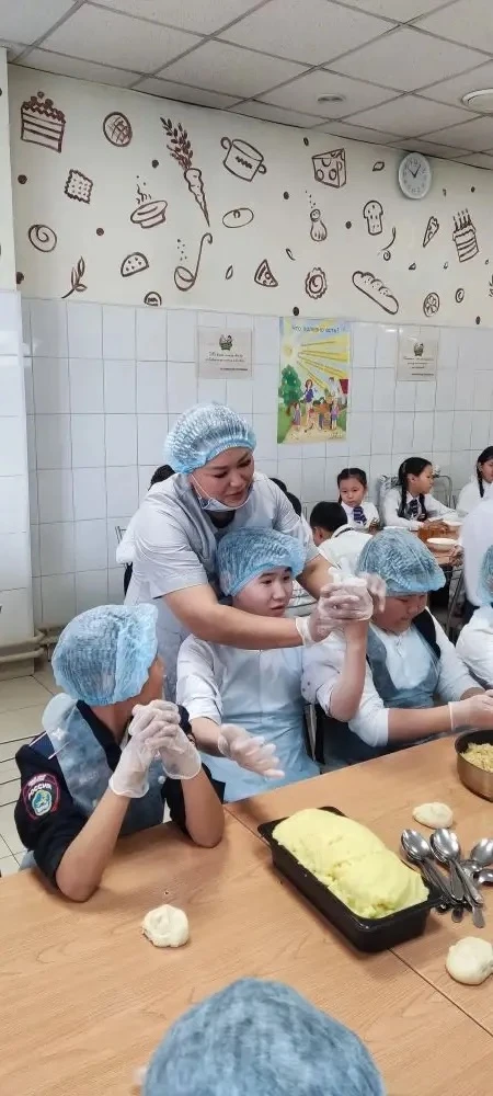 Добро с ароматом домашних пирожков) 

В нашей школе в рамках акции «День добрых дел» прошел мастер-к