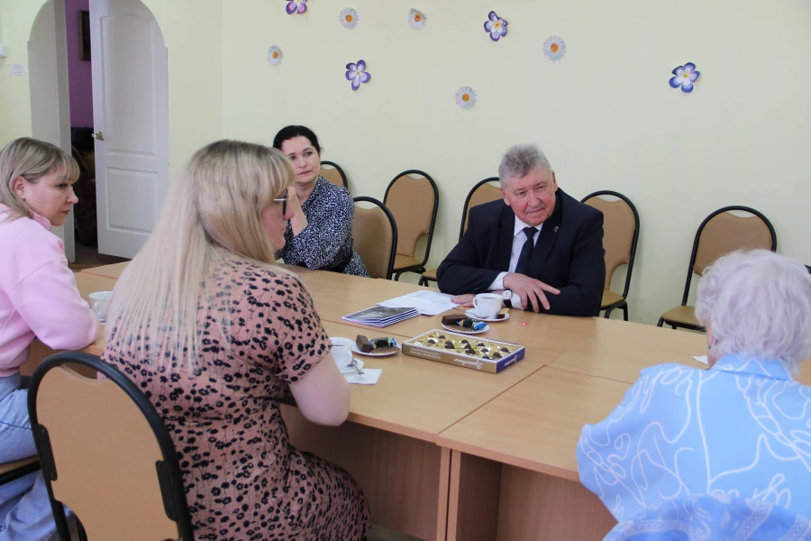 На площадке Костромского областного Центра социальной помощи семье и детям провел встре...