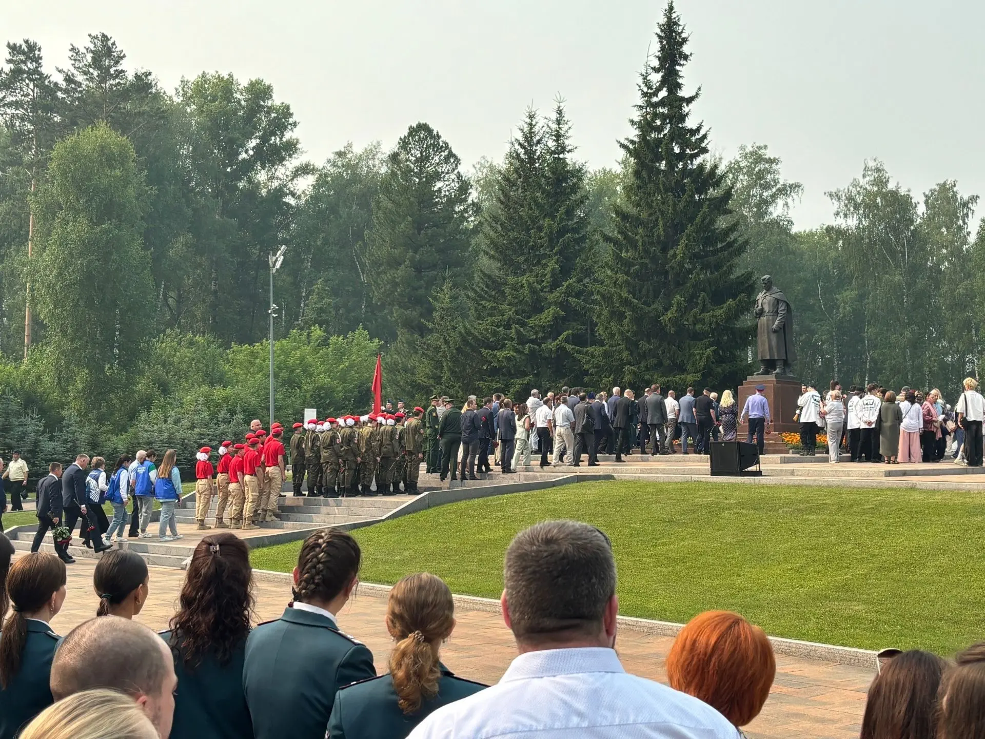 🕯️ 22 июня на Южном кладбище почтили память павших в годы Великой Отечественной войны
22 июня, в Де