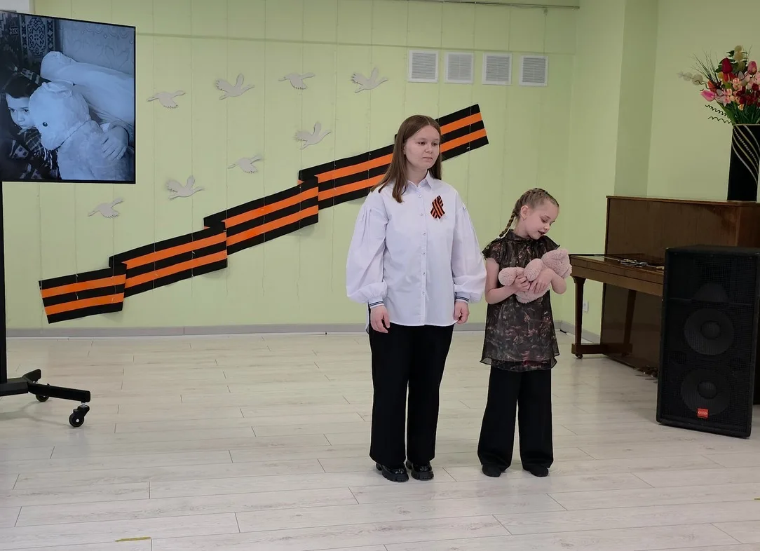 В центре «Флагман» прошёл литературно-музыкальный фестиваль «На крыльях Победы» 🕊️  В преддверии 81-