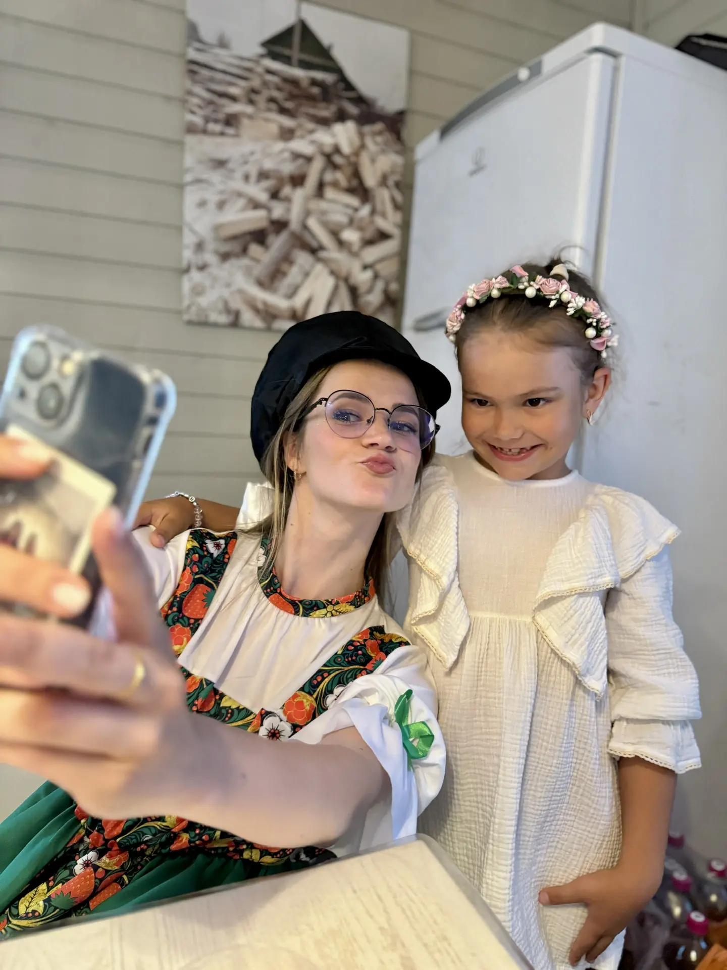 Зацените наши наряды в русском стиле 😅 Антон только не в теме