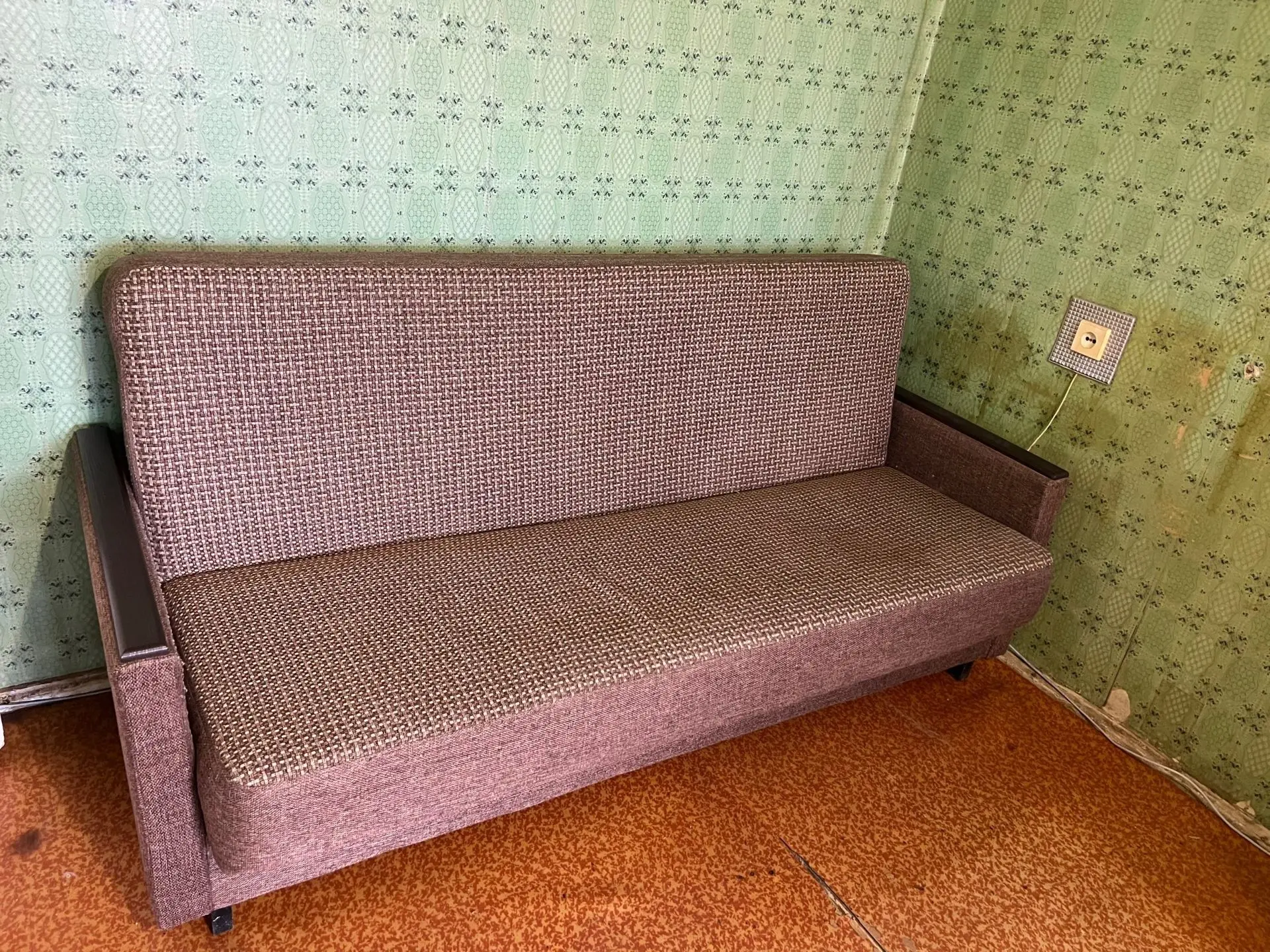 Продам диван-кровать.
Размеры: 116 см на 202 см.
Цена: 3000 р.
Самовывоз: г. Тольятти. Автозаводский