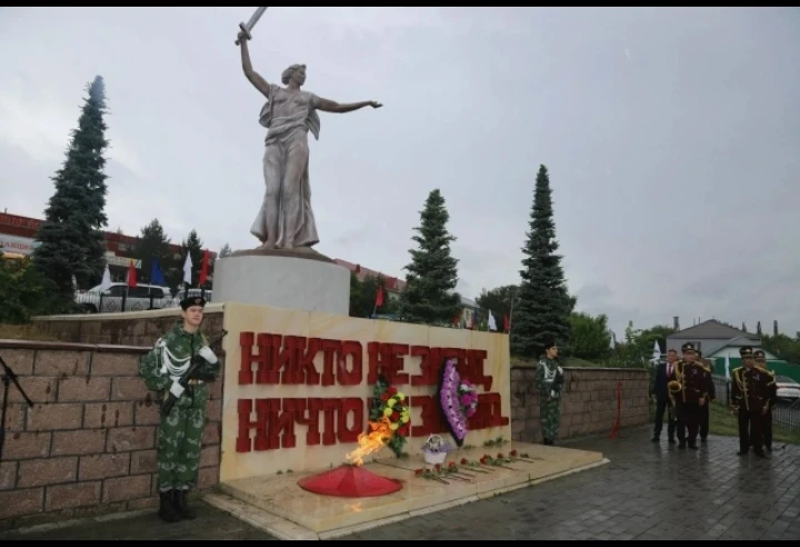 Накануне Дня России в центре села Аскарово в торжественной обстановке состоялось открытие памятника 