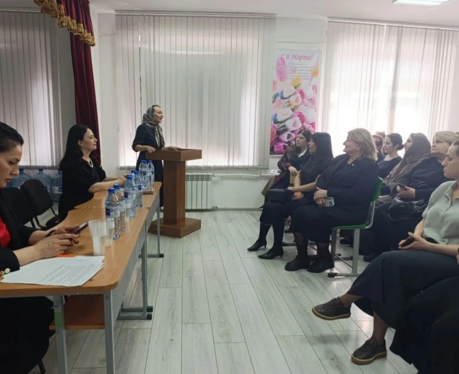 В Махачкале обсудили психологическое сопровождение выпускников при подготовке к ОГЭ и ЕГЭ  По поруче