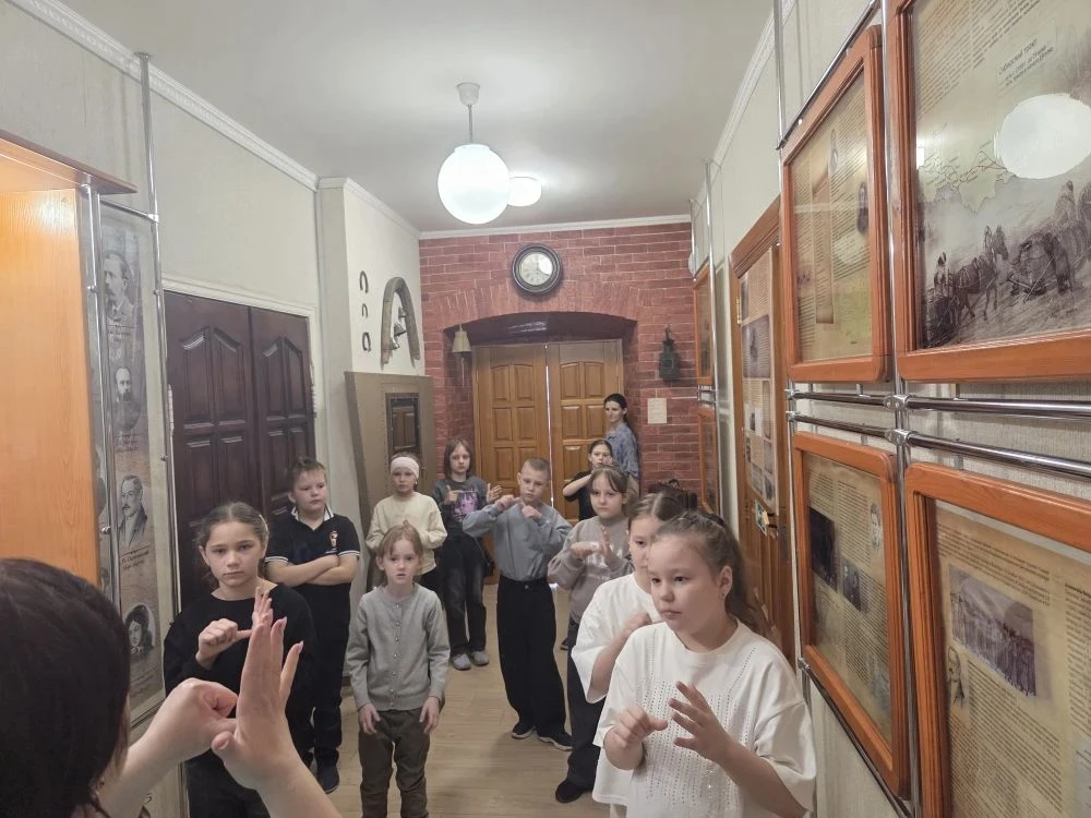 📢 Весенние каникулы в МАОУ СОШ №5: держим планку веселья и пользы!  Каникулы идут полным ходом, а на
