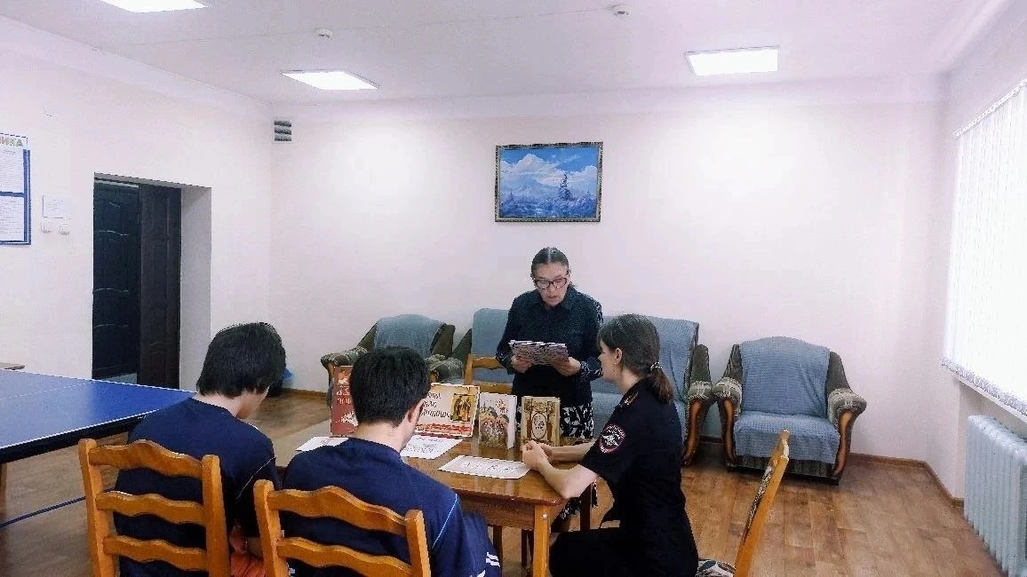 К  Дню славянской письменности и культуры сотрудники библиотеки. Маяковского провели са...