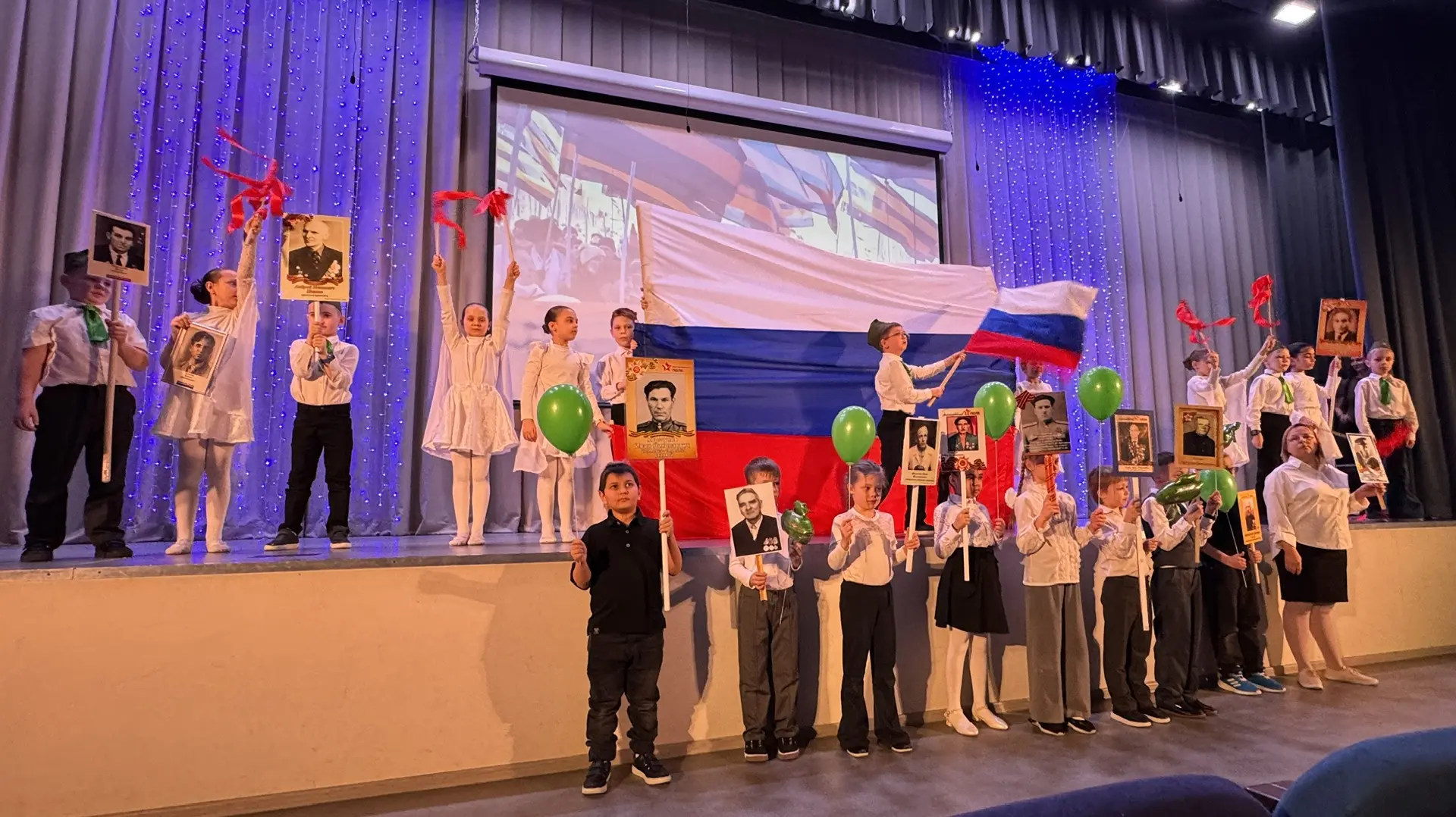 Когда второклассники выходят на сцену, даже «Катюша» звучит по-новому 🎭🌟  Фестиваль «Отвага, мужеств