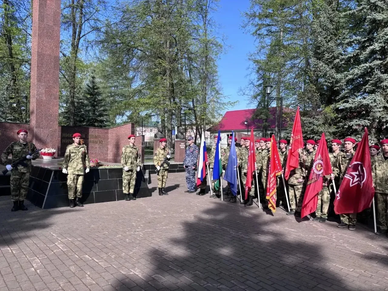 В преддверии 81-й годовщины Великой Победы: гимназисты  почтили память героев у Вечного огня.       