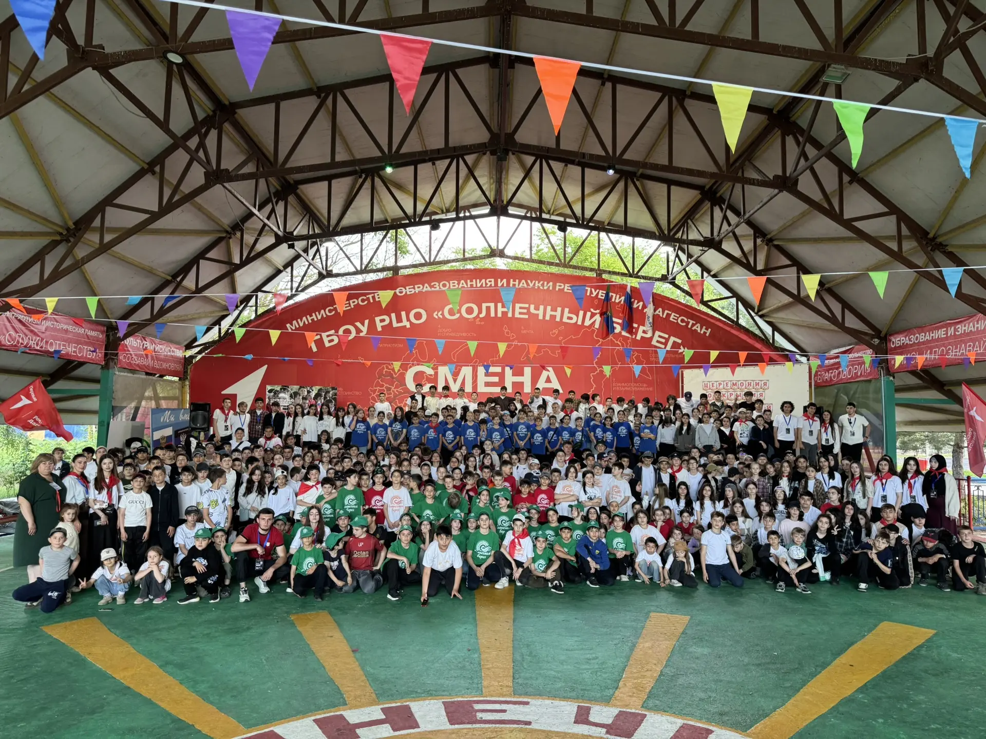 🌟🏕️ Грандиозное открытие первой летней смены в лагере «Солнечный берег» прошло на ура! 🌊✨

3 июня